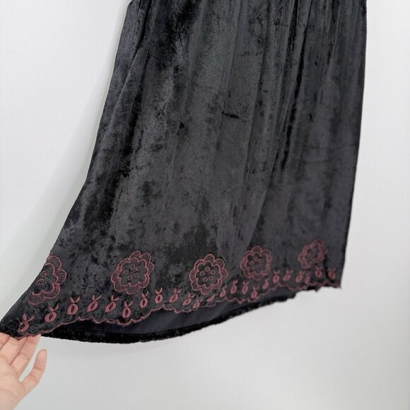 World Market Women’s Black Embroidered‎ Velour Sleeveless Blouse Size S/M Boho - Picture 6 of 12